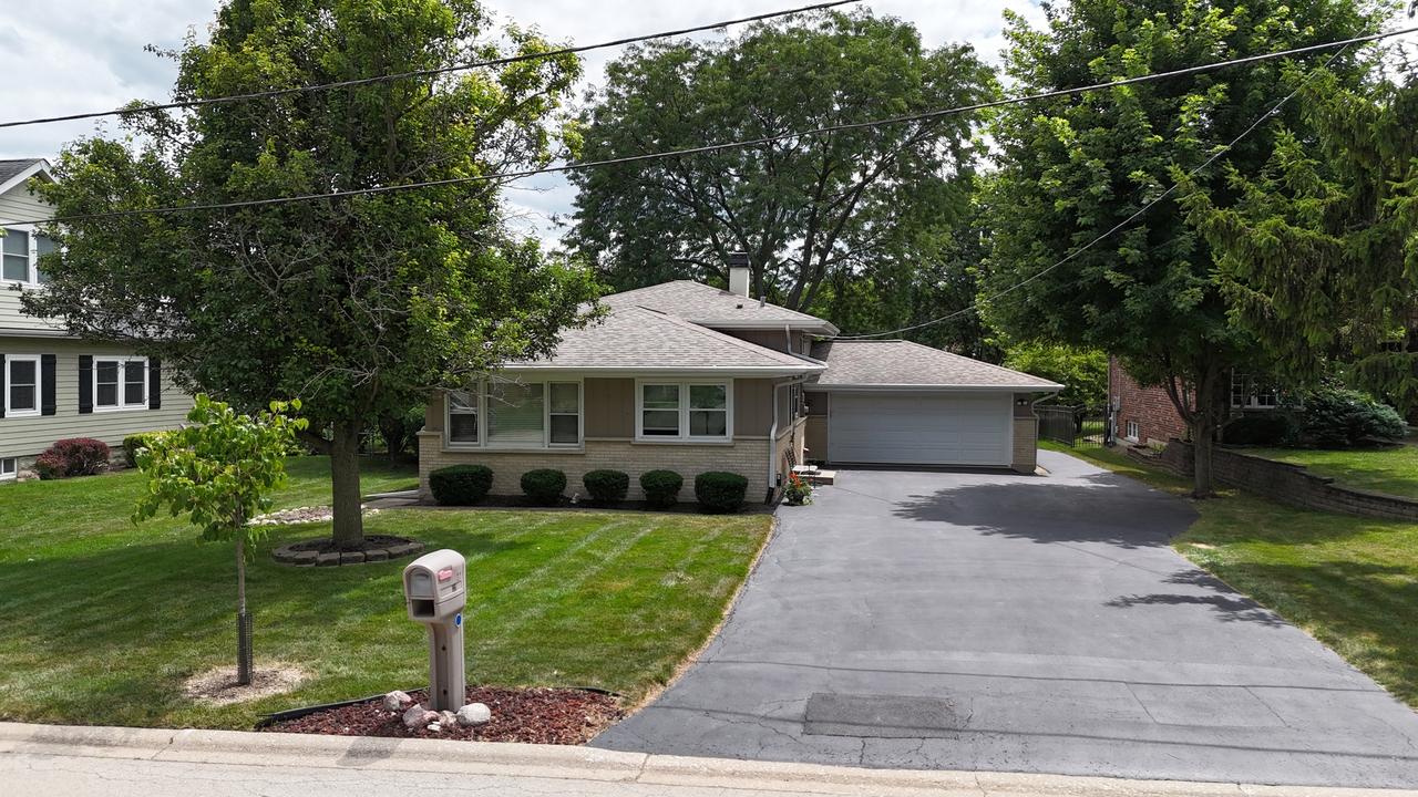 23 W 56th Pl., Westmont, IL 60559