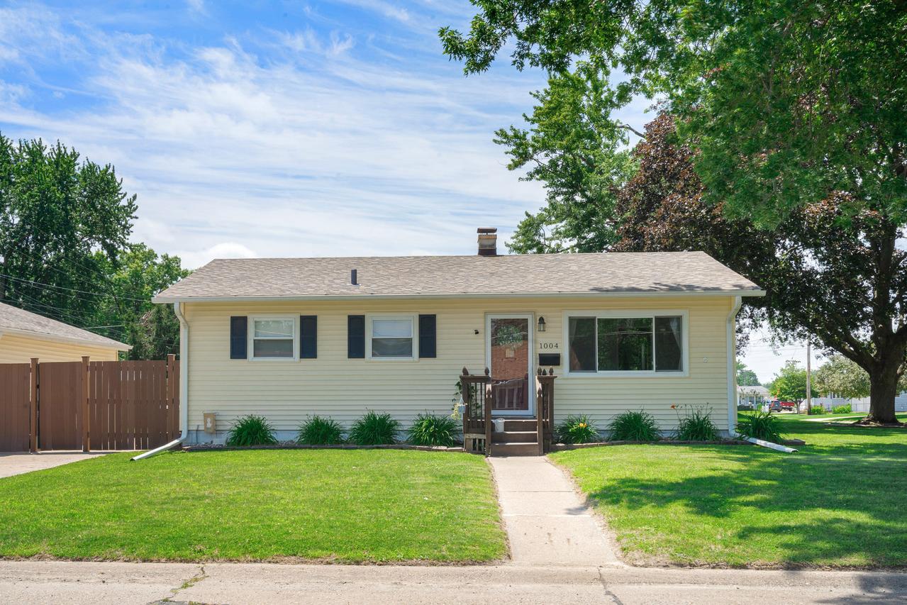 1004 37th Ave., East Moline, IL 61244