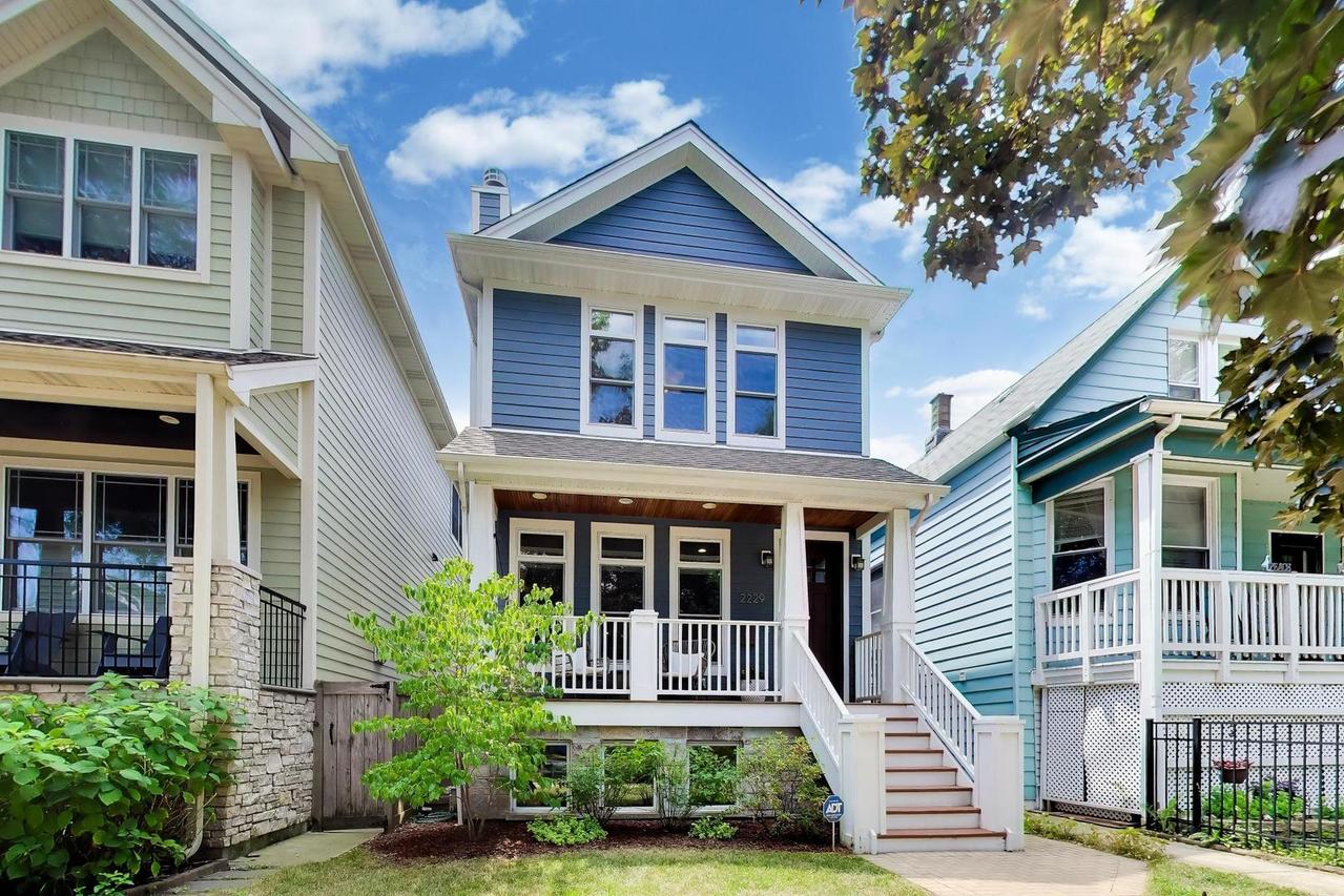 2229 W Farragut Ave., Chicago, IL 60625
