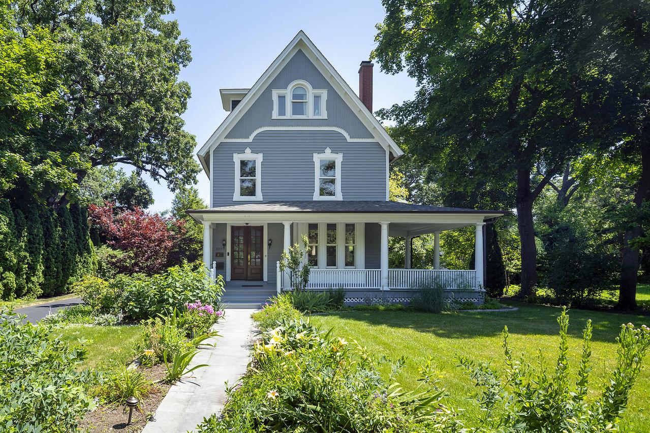 589 Vernon Ave., Glencoe, IL 60022