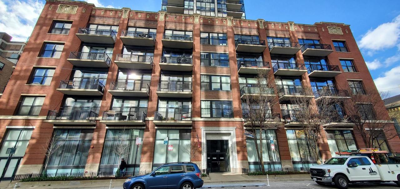 210 S Desplaines St. #512, Chicago, IL 60661