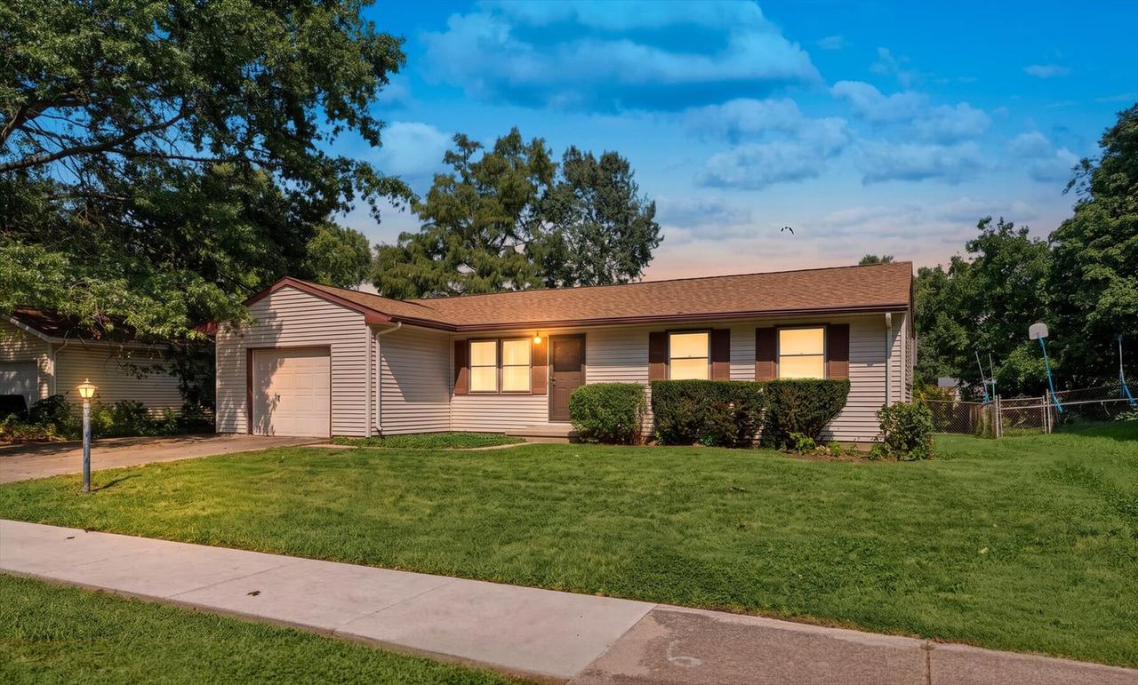 2306 Belmore Dr., Champaign, IL 61821