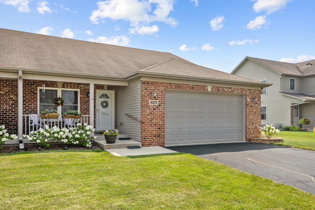 823 Karen Dr., Hampshire, IL 60140