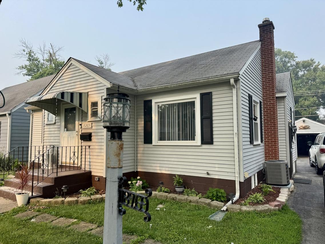 18269 Burnham Ave., Lansing, IL 60438