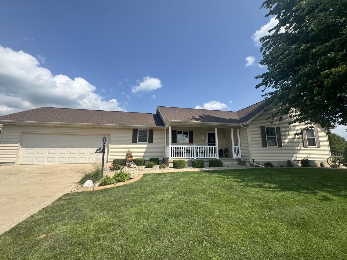 209 N Pointe Dr., Gifford, IL 61847