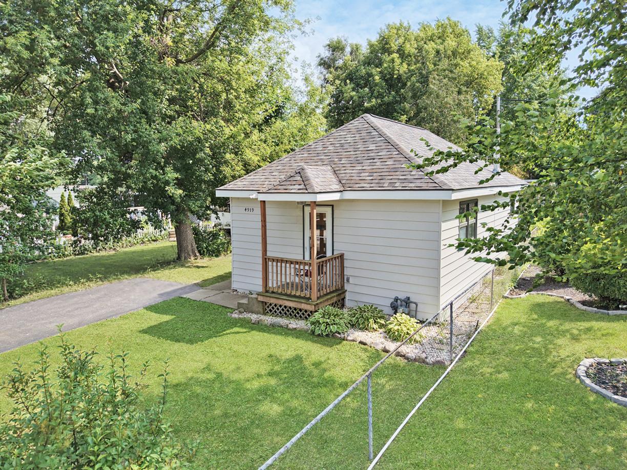 4919 Parkview Dr., Mccullom Lake, IL 60050