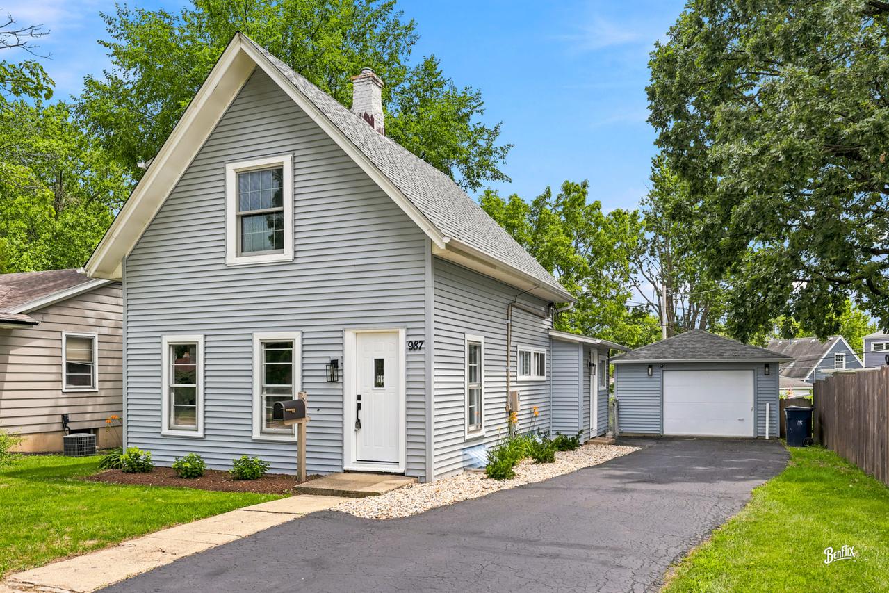 987 South St., Elgin, IL 60123
