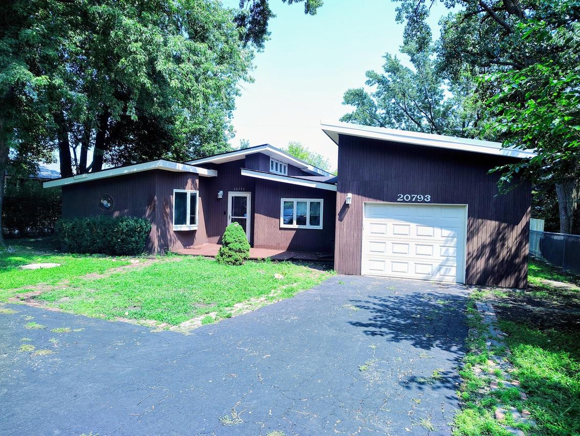 20793 N Florence Ave., Prairie View, IL 60069