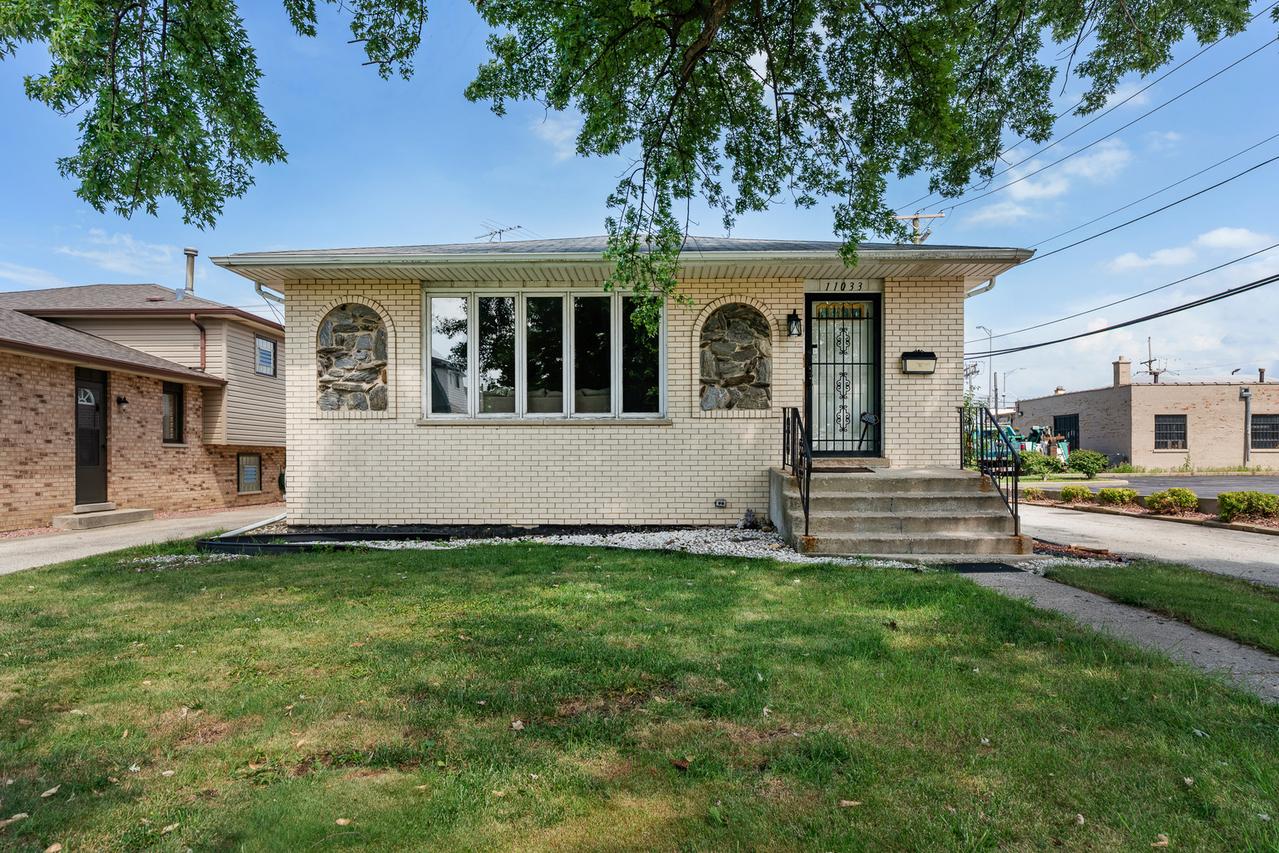 11033 Parkside Ave., Chicago Ridge, IL 60415