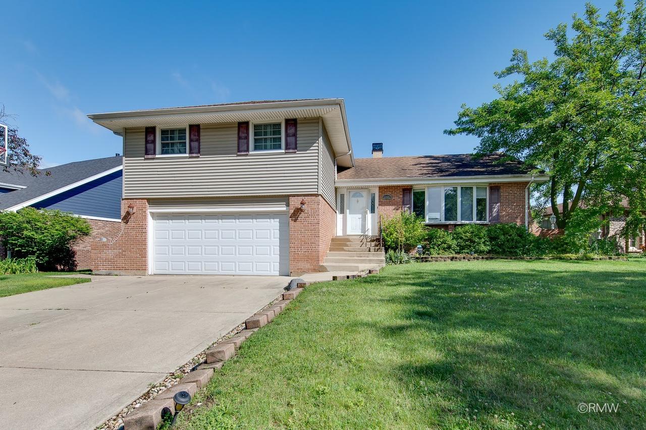 1233 N Hickory Tr., Addison, IL 60101