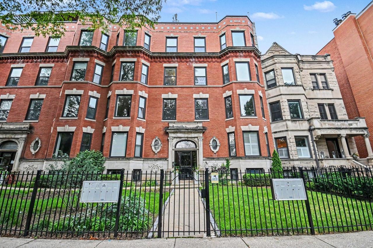 5210 N Winthrop Ave. #2, Chicago, IL 60640