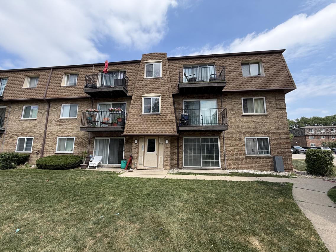 9428 Bay Colony Dr. #1S, Des Plaines, IL 60016