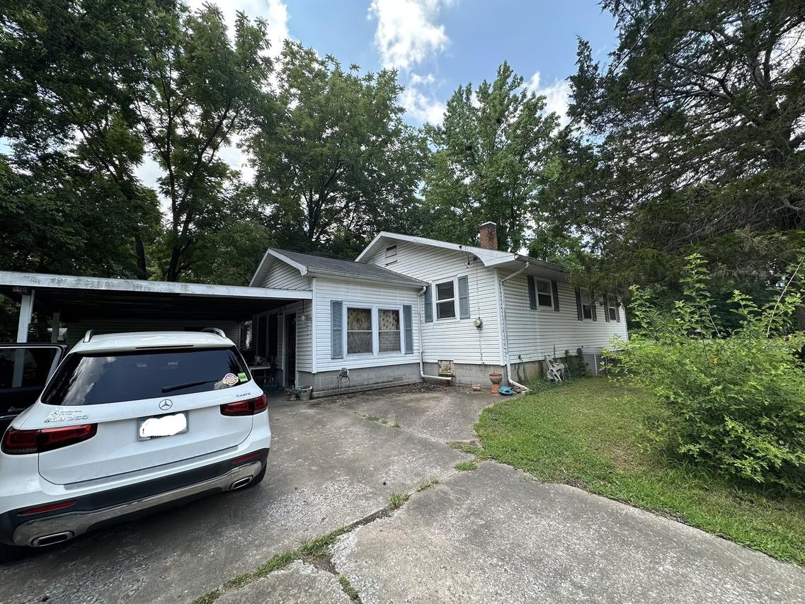 521 N Springer St., Carbondale, IL 62901