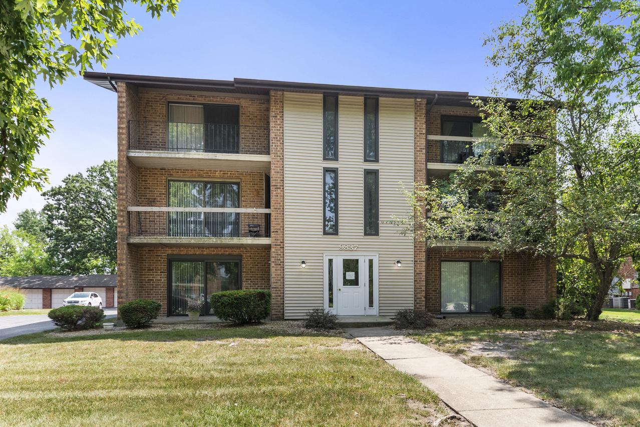 9837 Treetop Dr. #1W, Orland Park, IL 60462