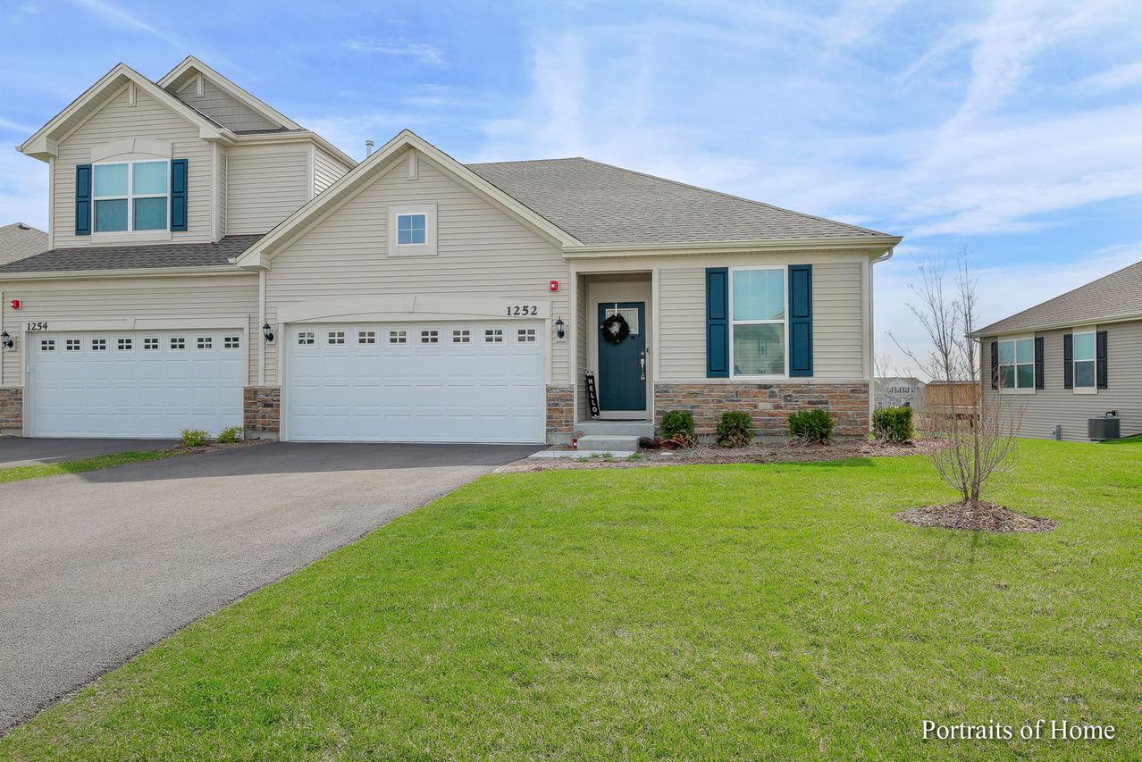 1252 Hawk Hollow Dr., Yorkville, IL 60560