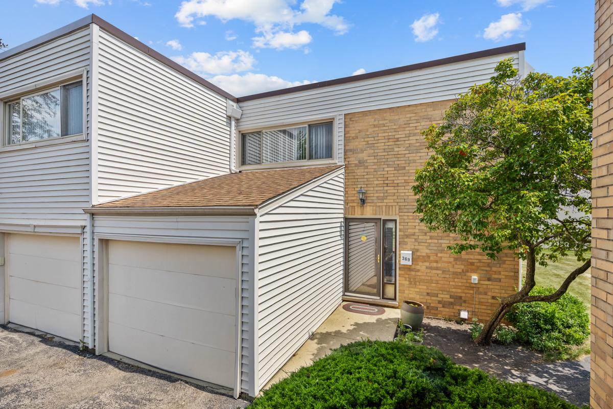 369 Cedar Tree Ct., Hoffman Estates, IL 60169
