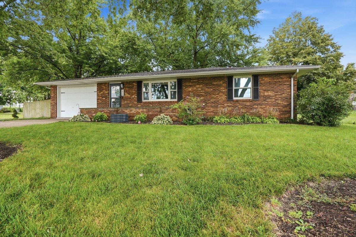215 N Willow St., White Heath, IL 61884