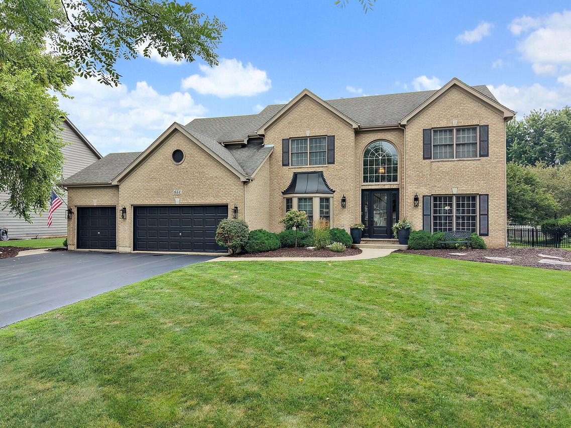 651 Clover Dr., Algonquin, IL 60102