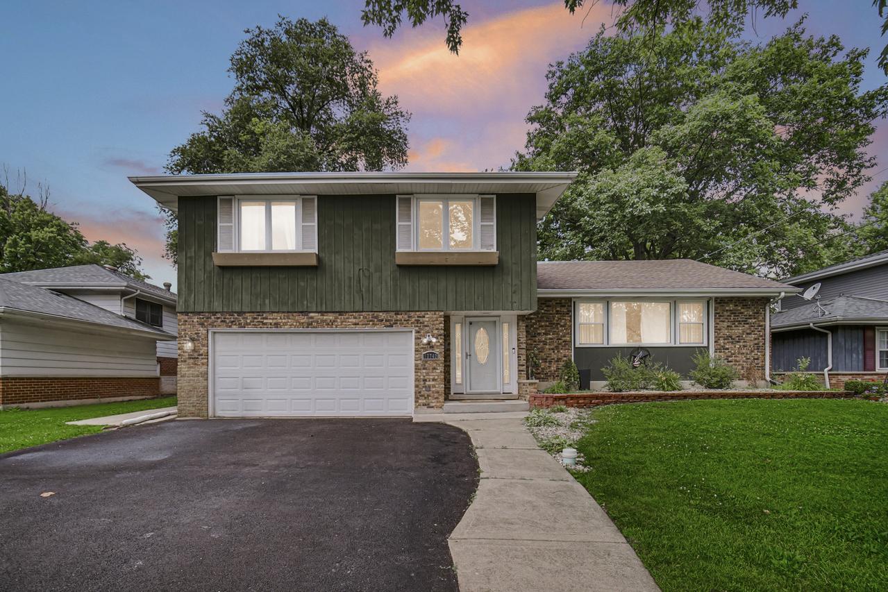 17742 Larkspur Ln., Homewood, IL 60430