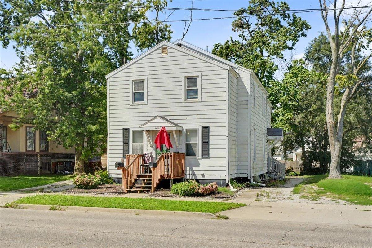 1207 S Main St., Bloomington, IL 61701