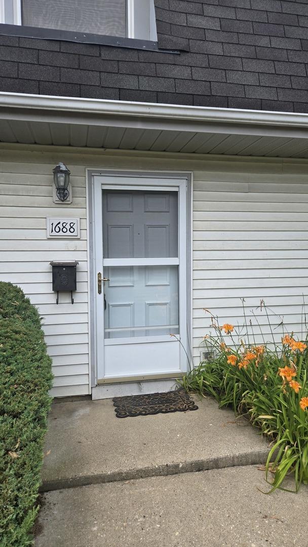 1688 Queensbury Cir., Hoffman Estates, IL 60169