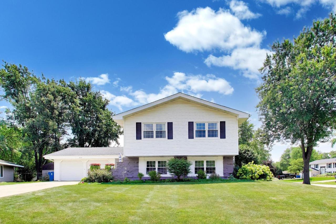 23W235 Westchester Ct., Glen Ellyn, IL 60137