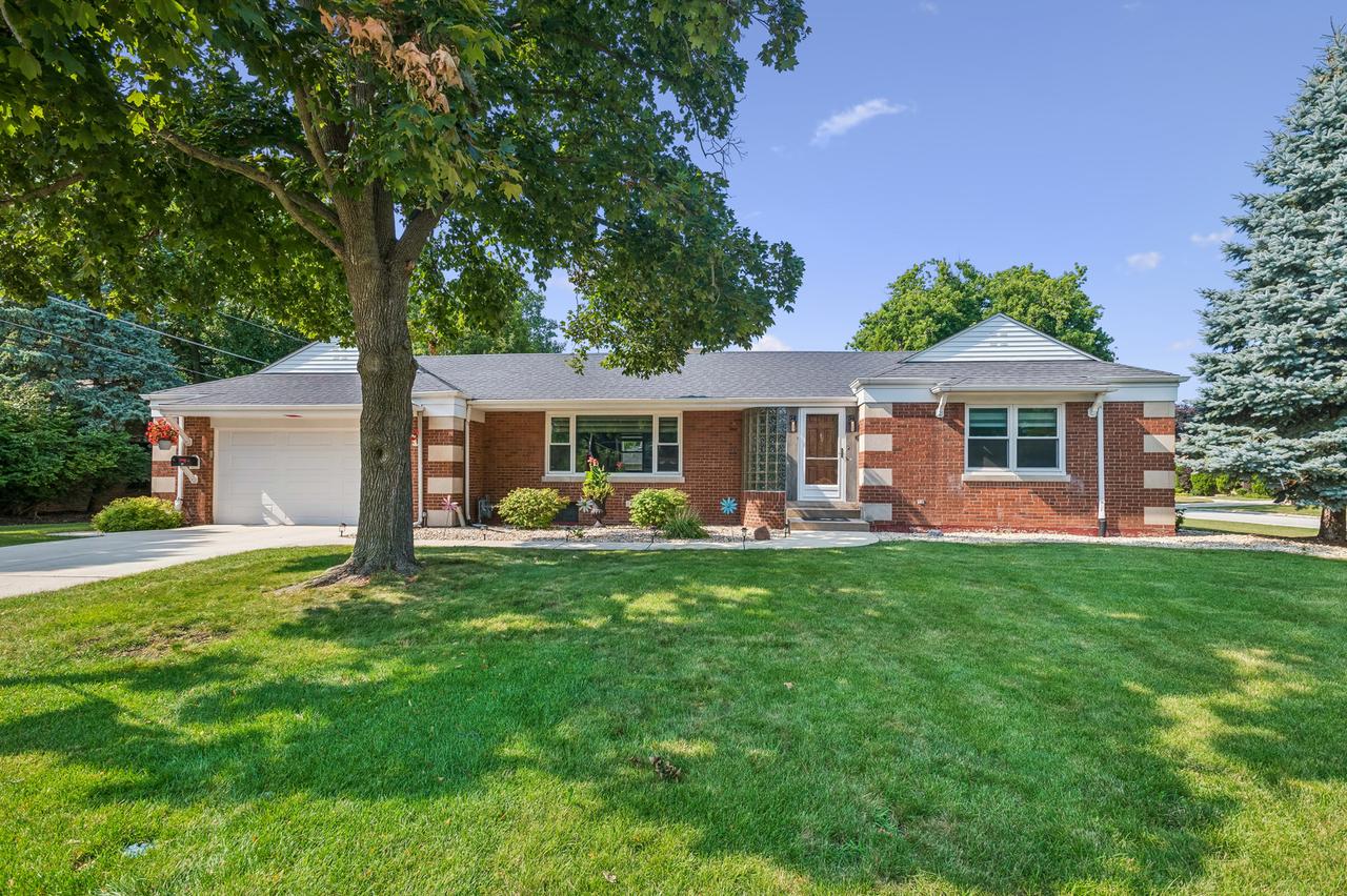 1432 Robinhood Ln., La Grange Park, IL 60526