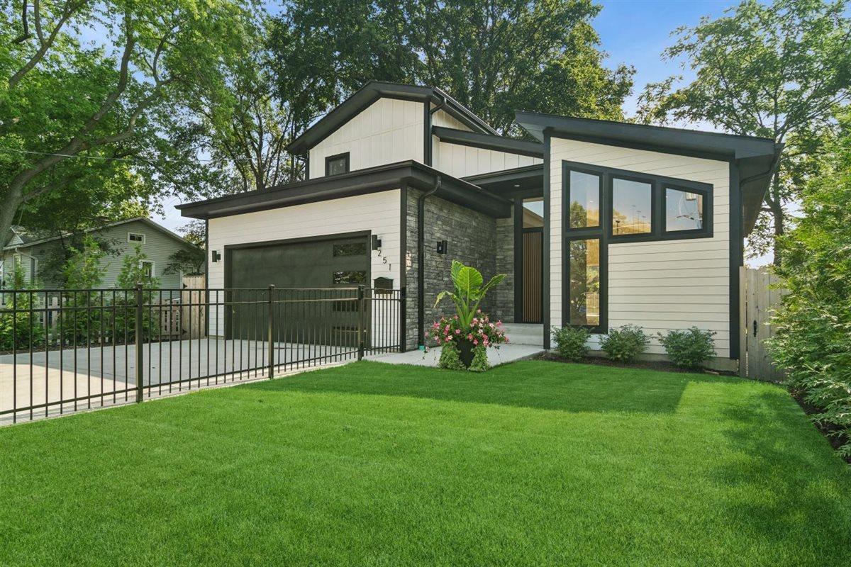 251 High St., Highwood, IL 60040