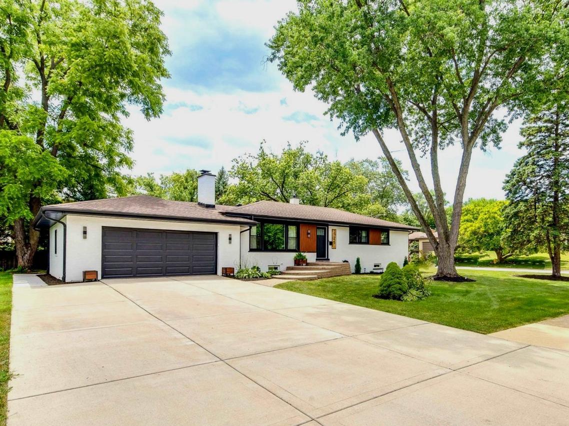 525 Bunning Dr., Downers Grove, IL 60516