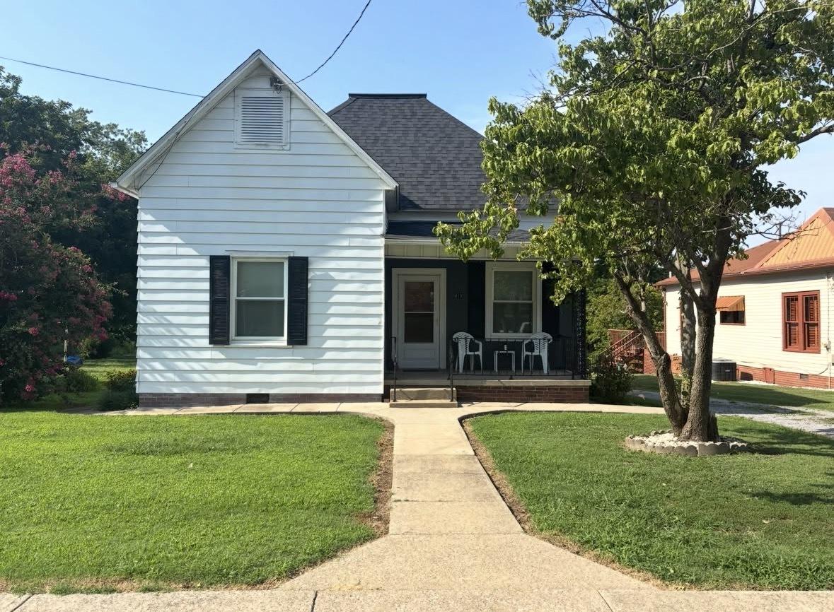 410 E Locust St., Harrisburg, IL 62946