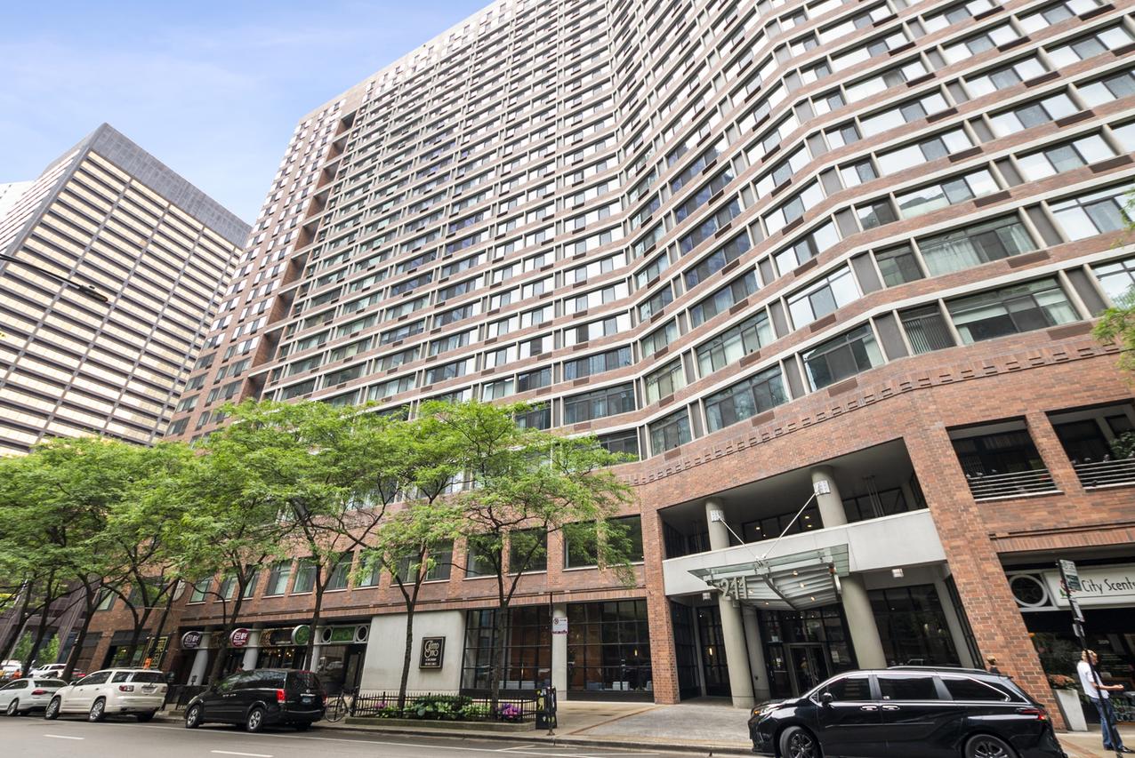 211 E Ohio St. #817, Chicago, IL 60611