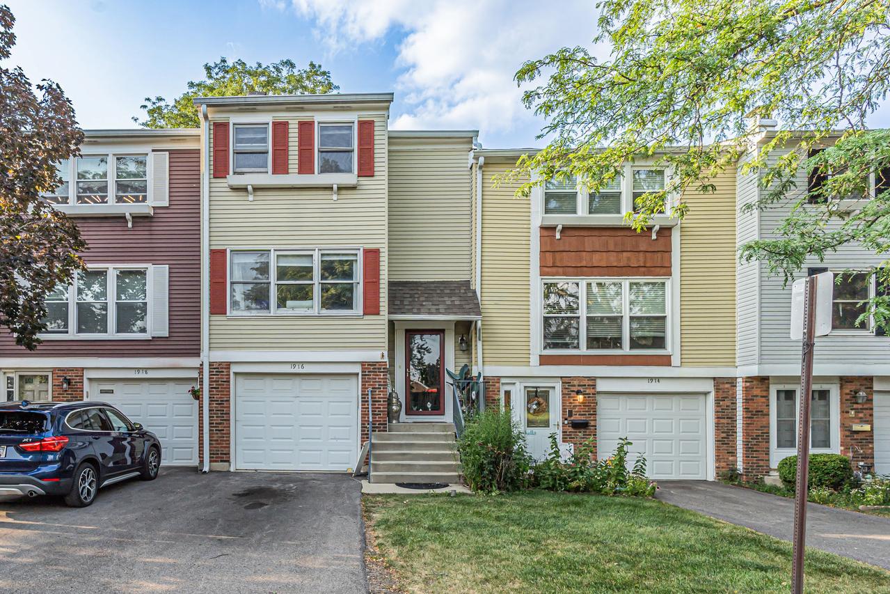 1916 Cheltenham Pl., Schaumburg, IL 60194