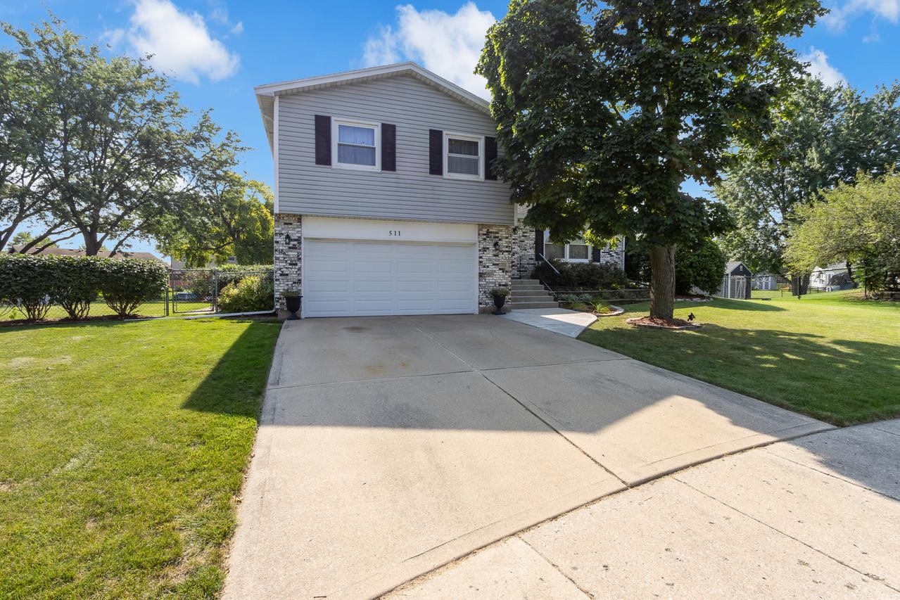 511 Heather Ln., Carol Stream, IL 60188