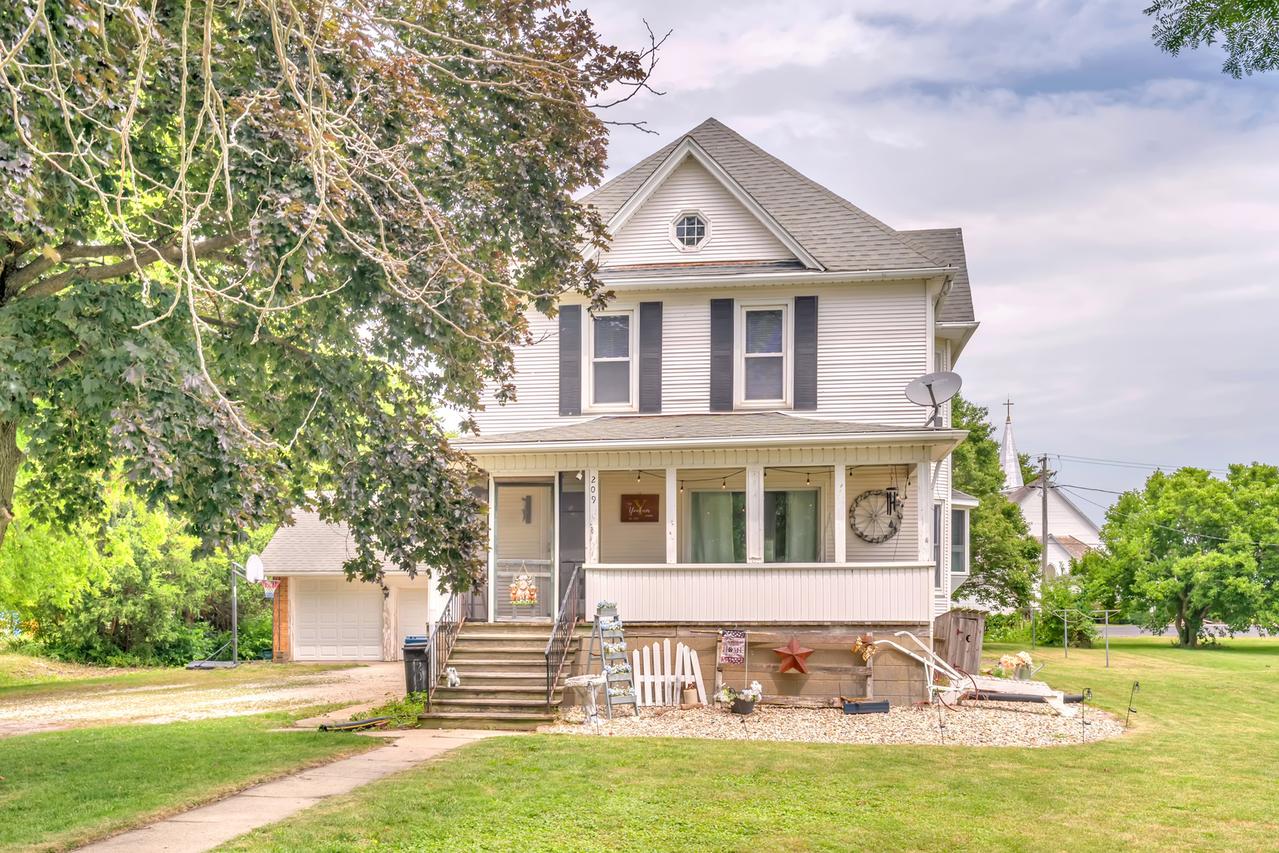 209 E Main St., Reddick, IL 60961