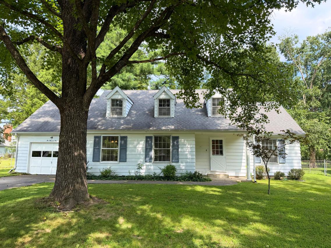2009 W Norwood Dr., Carbondale, IL 62901