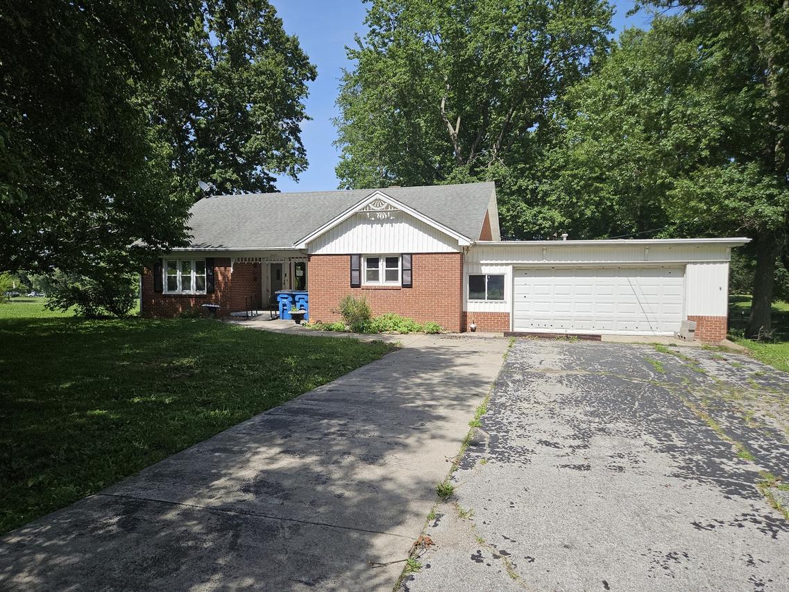 2415 College Dr., Mt Carmel, IL 62863