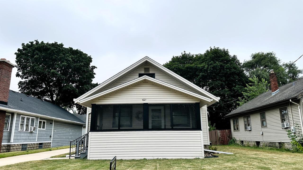 1621 Latham St., Rockford, IL 61103