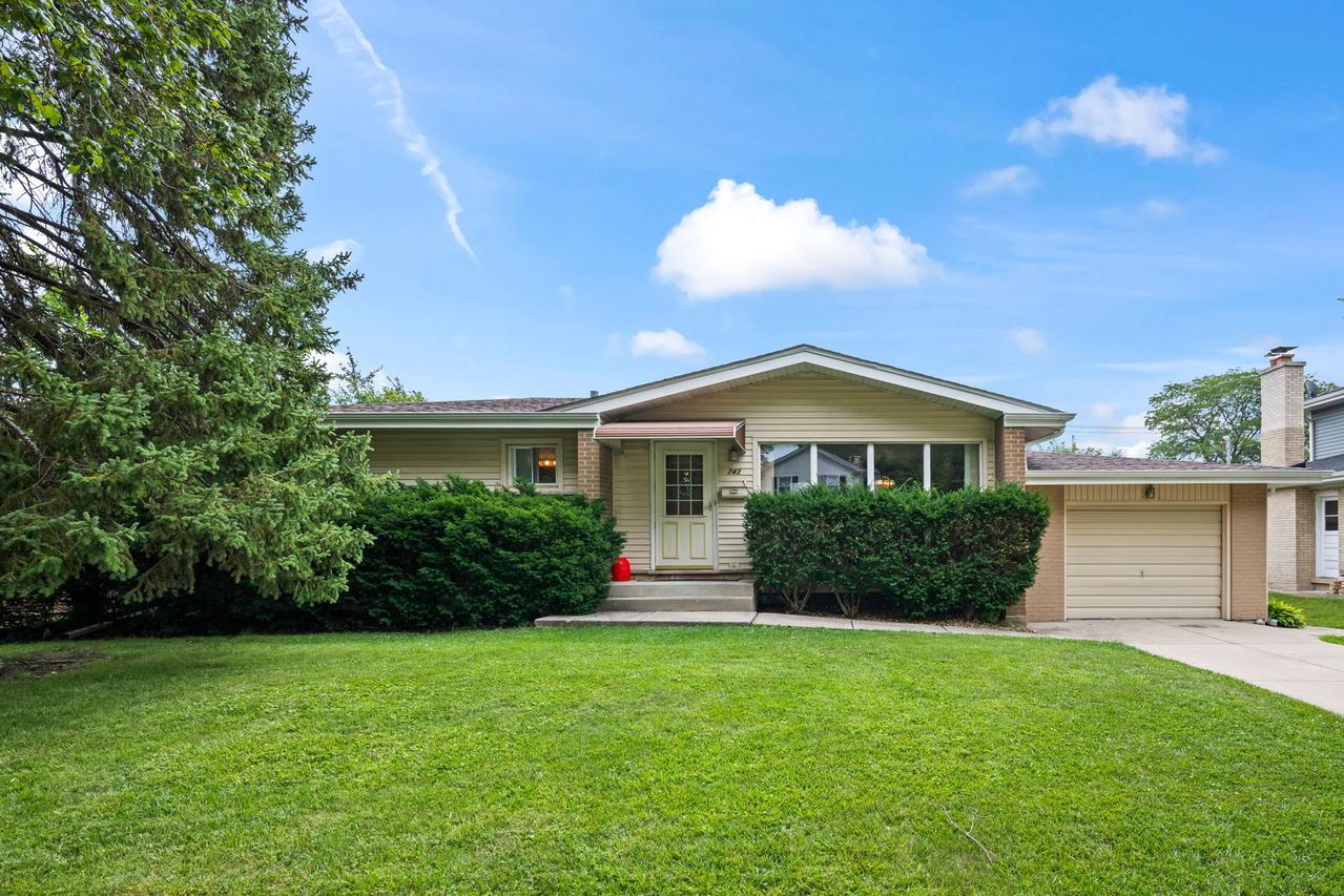 743 S Bennett Ave., Palatine, IL 60067