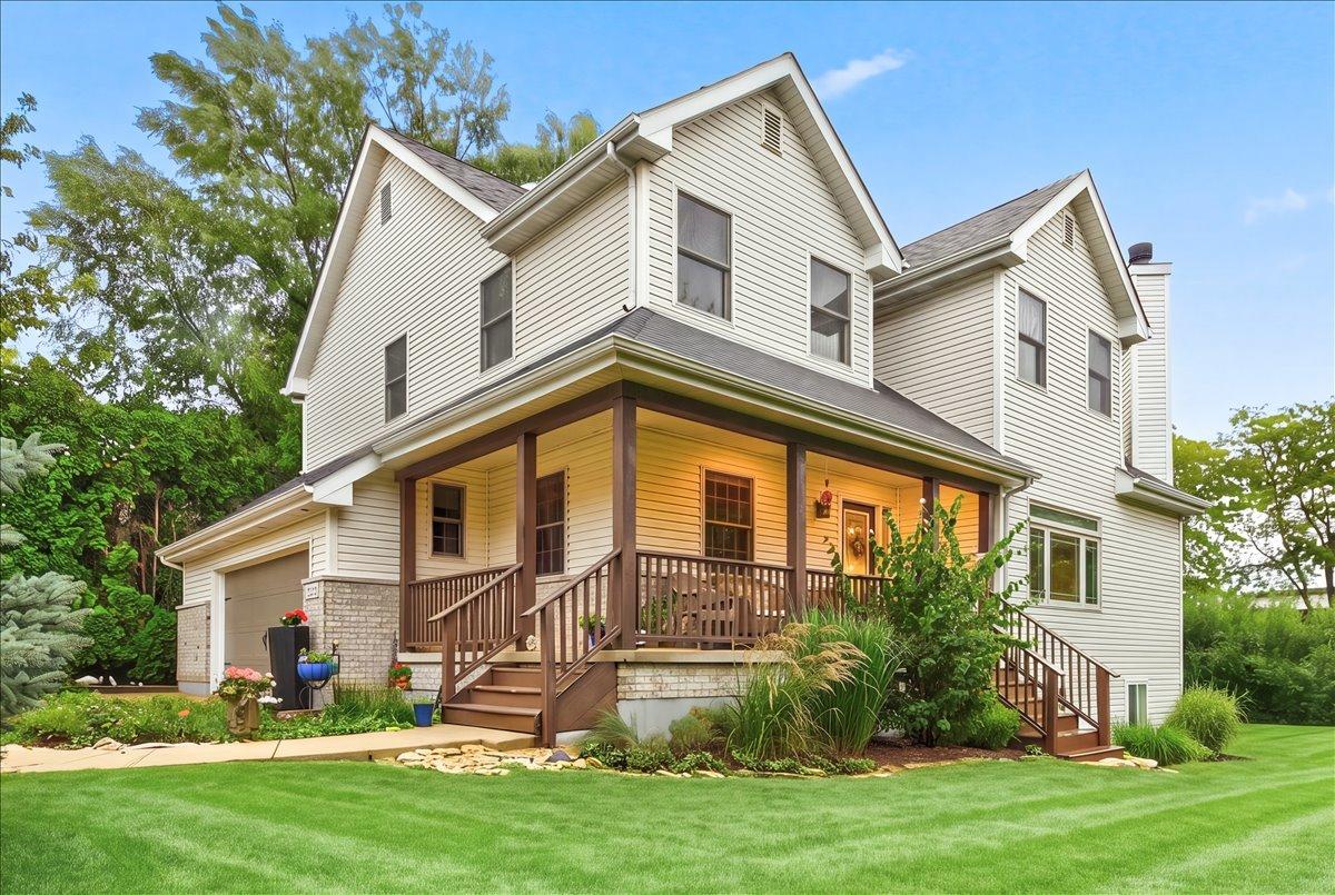 2S590 Seraph Holmes Ct., Warrenville, IL 60555