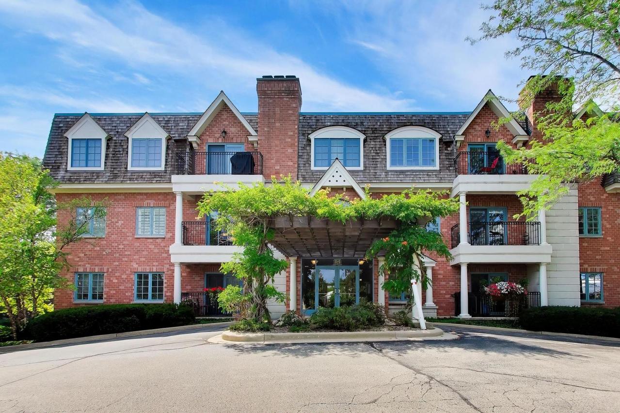 151 E Laurel Ave. #104, Lake Forest, IL 60045