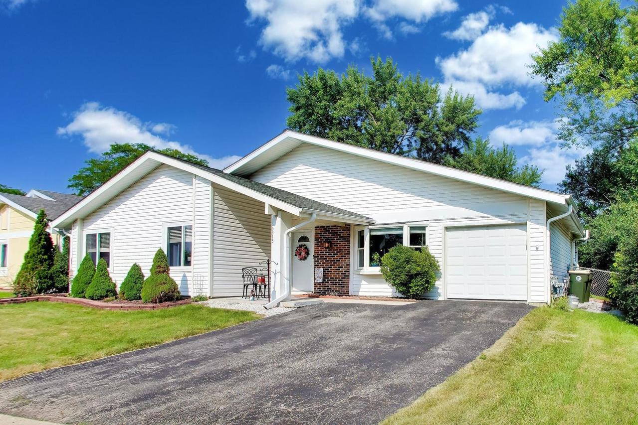 5215 Cinema Dr., Hanover Park, IL 60133