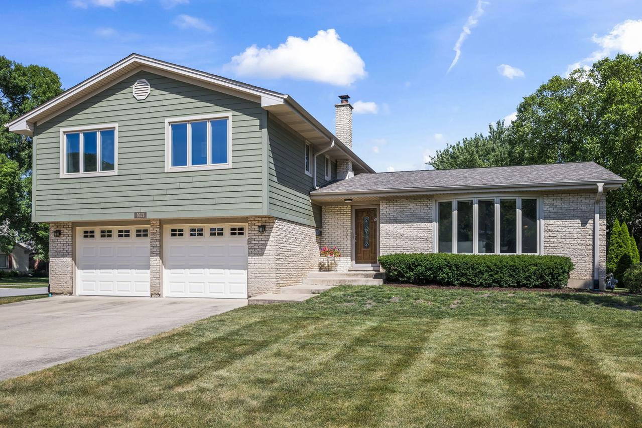 1621 N Belmont Ave., Arlington Heights, IL 60004