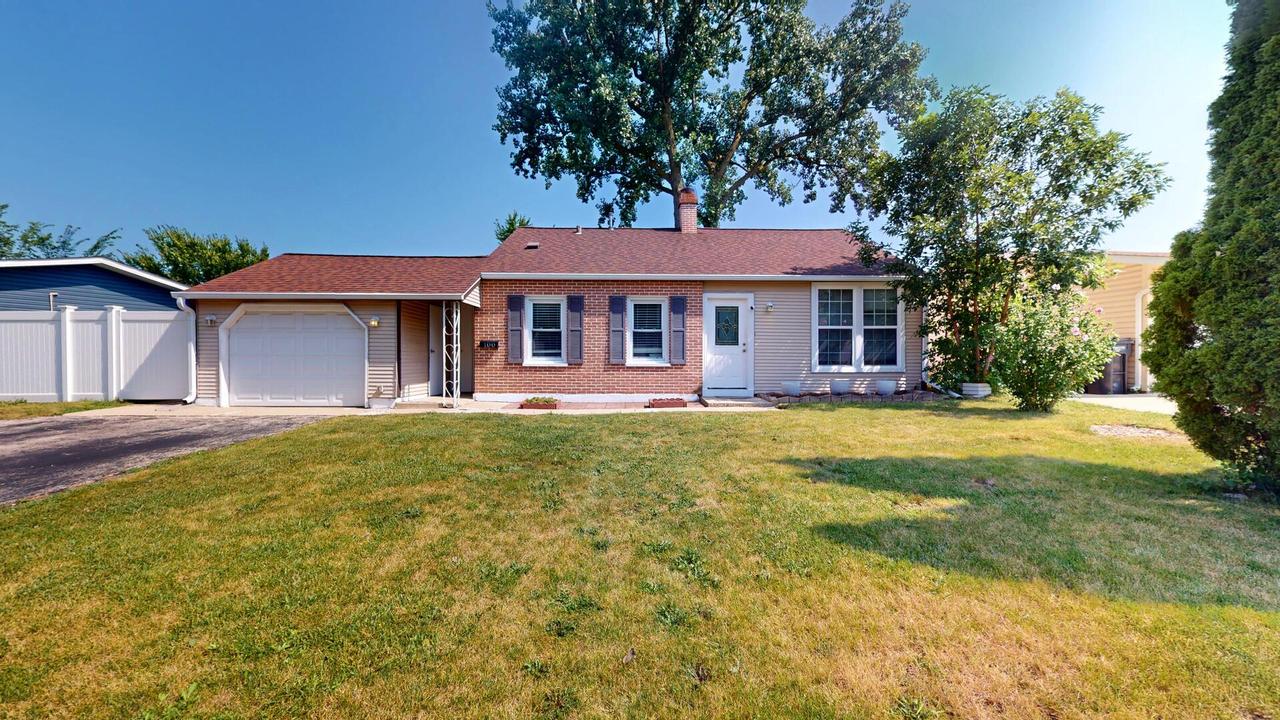 100 Edgewood Dr., Streamwood, IL 60107