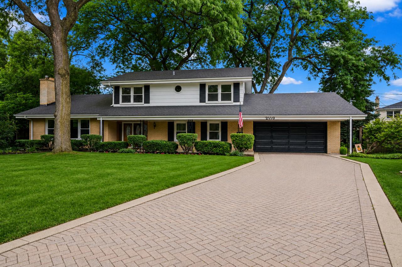 2110 E Eastman Ct., Arlington Heights, IL 60004