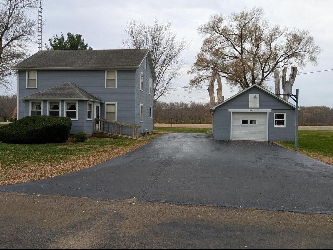 3793 W Cedar St., Dixon, IL 61021