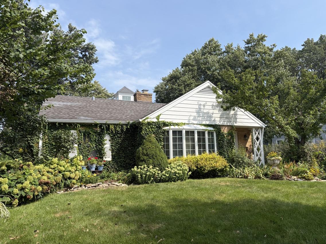 350 Ridgewood Ave., Glen Ellyn, IL 60137