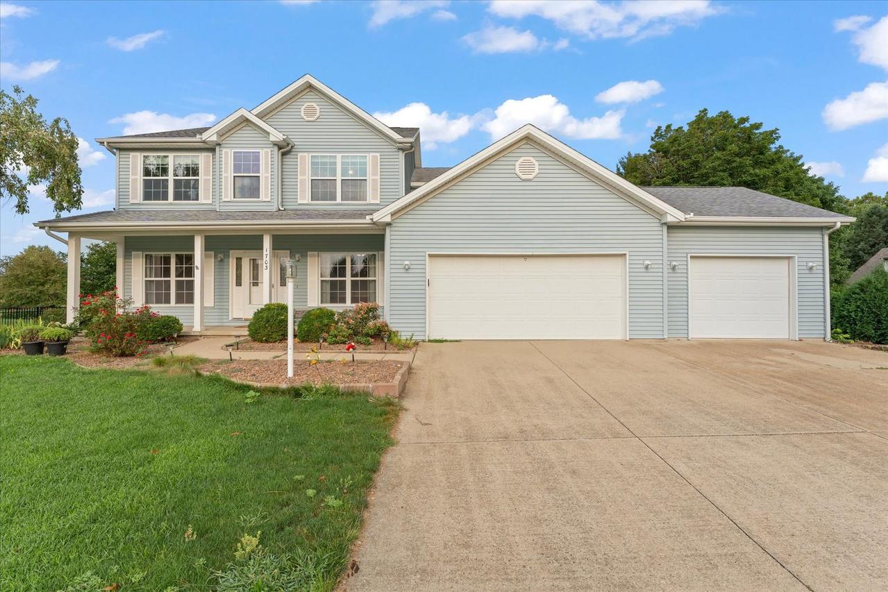 1703 Deer Run Dr., Mahomet, IL 61853