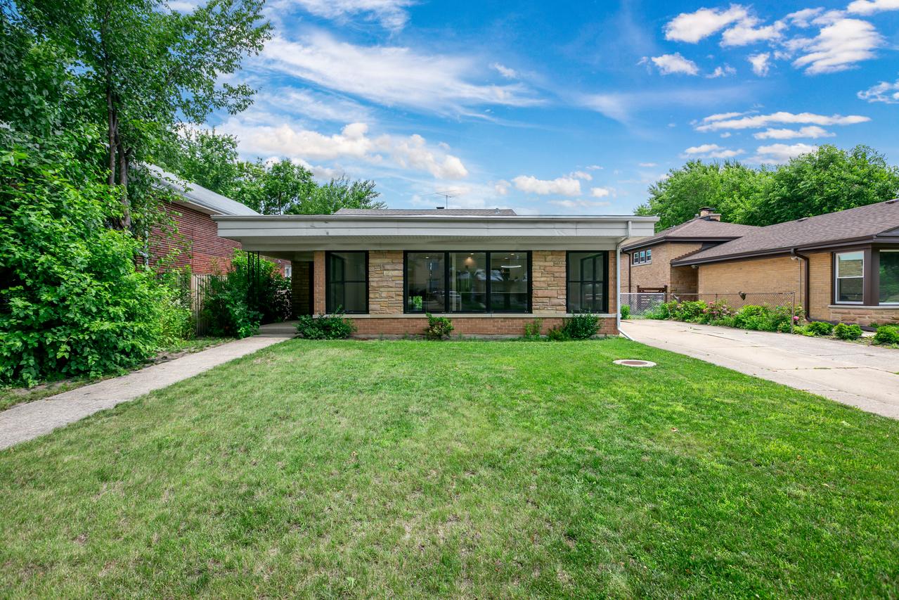 7323 N Kedvale Ave., Lincolnwood, IL 60712