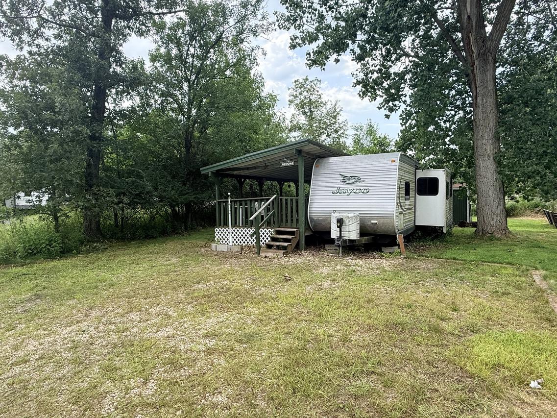 19-21 Woodhaven Lakes, Sublette, IL 61367