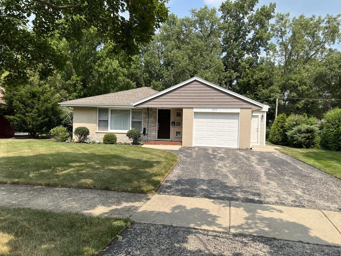 255 Riverside Dr., Northfield, IL 60093